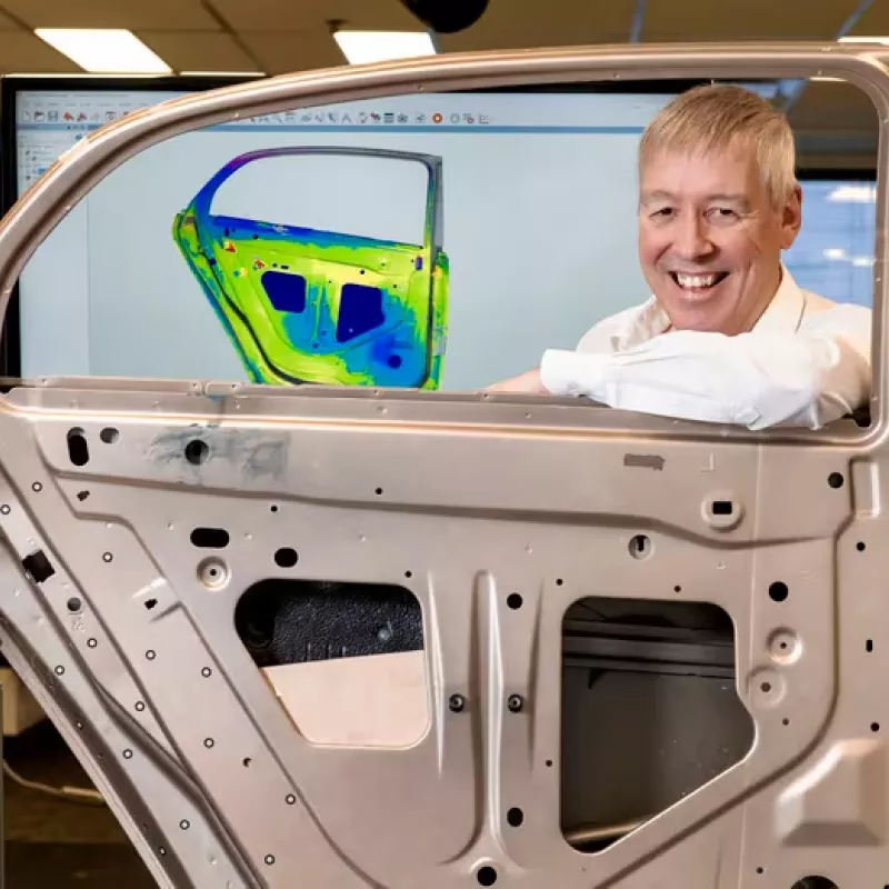 Il presidente di InnovMetric Marc Soucy con PolyWorks|Inspector, il software leader per l'analisi dimensionale e il controllo qualità.